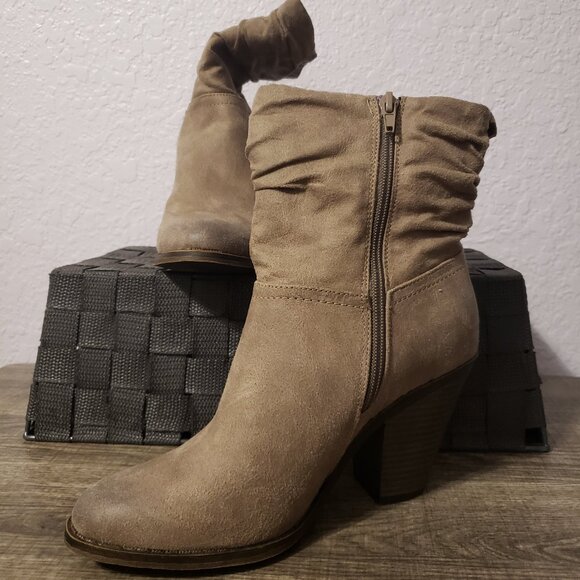 Fergalicious mid calf boots - Picture 2 of 5